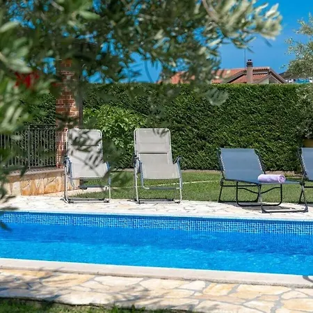 וילה Shirin With Pool *